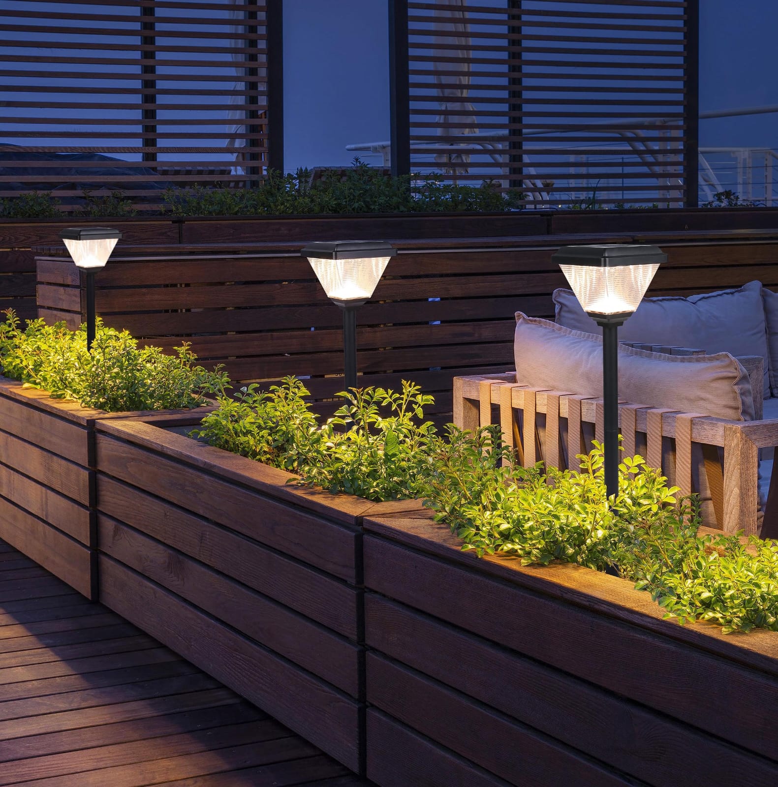 Farola solar de jardín base delgada